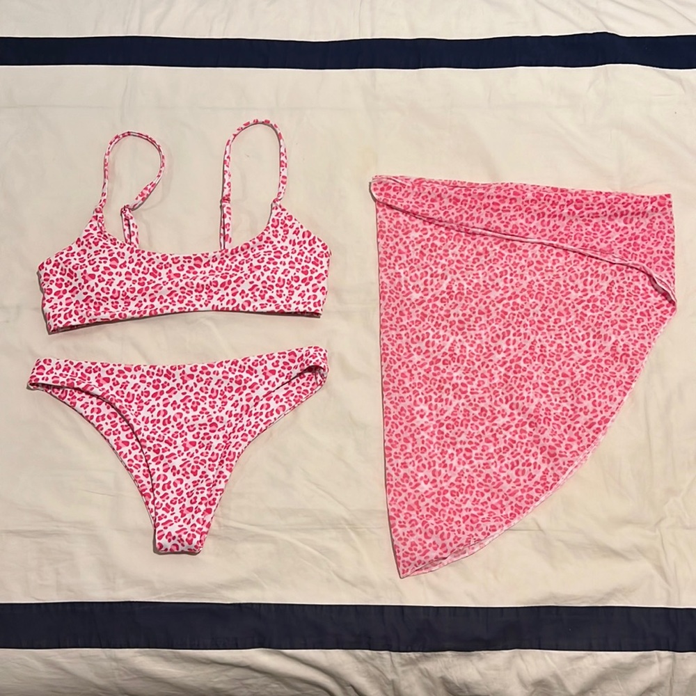 Cheetah Printed SIZE SMALL Bikini With Sarong